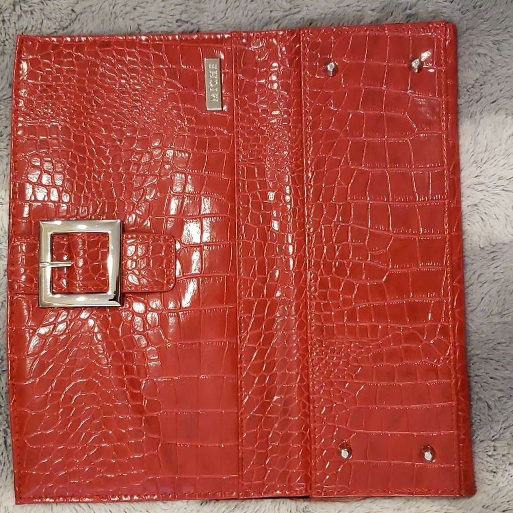 Miche vintage magnetic purse cover.  Like new condition never used.
